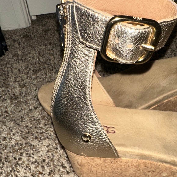 UGG Women's Metallic   Wedge Sandals - Picture 15 of 15